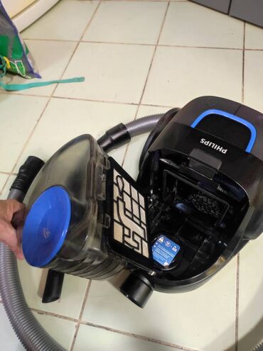 Kese za usisivače: Usisivac PHILIPS bez kese dobar kompletan 

Mirjevo — 11