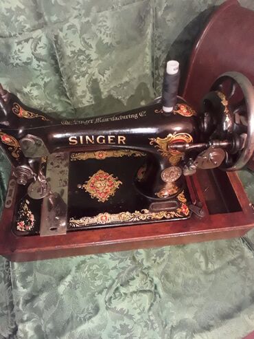 Qədim tikiş maşınları: Qədimi tikiş maşını SİNGER satılır.Şotlandiya Klaydbank ş (Clydebank) — 2
