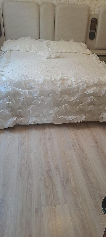 Текстиль: Ağ rəngli zərif yataq örtüyü dəsti - Material: şəffaf, yüngül və — 3