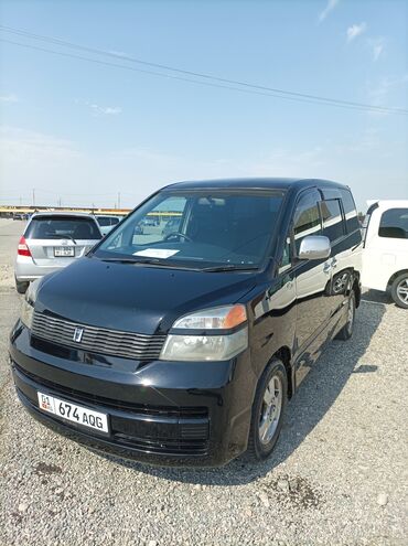 Toyota: Toyota Voxy: 2004 г., 2 л, Автомат, Бензин, Минивэн