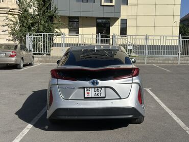 машина расрочкага: Toyota Prius: 2016 г., 1.8 л, Вариатор, Гибрид, Хетчбек