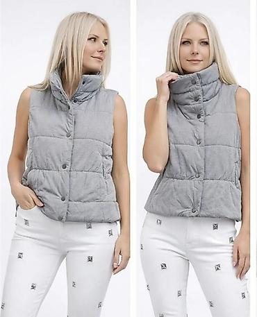 Prsluci: Ženska pufna prsluk-rolka, svetlosive boje. - Kroj: kraći, blago — 3