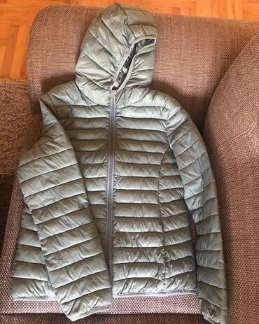 zenski kaput ic: •Zenska jaknica, nosena svega par puta, bez ostecenja. Cena FIKSNA