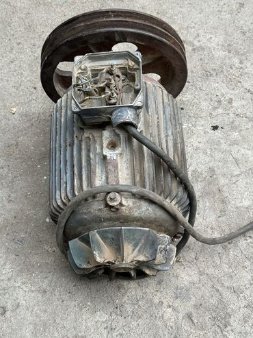 Запчасти и аксессуары для бытовой техники: Продаю Двигателя 3 фазный Асенхроный 4. КВ 1500 оборотов 5 кВ 1500 — 10