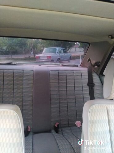 Mercedes-Benz: Mercedes-Benz 190 (W201): 1.8 l | 1992 il Sedan — 4