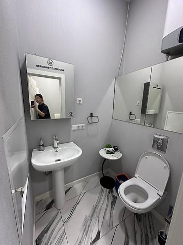 Аренда помещений свободного назначения: Сдаем место для мастера маникюра в уютной студии красоты. Адрес — 10