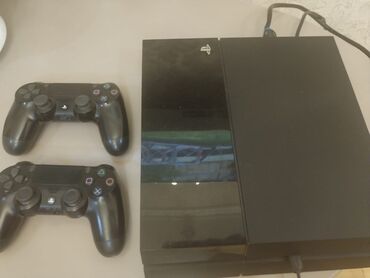2 ci el playstation 3: PlayStation 4 oyun konsolu, iki ədəd DualShock 4 oyun padı və üç