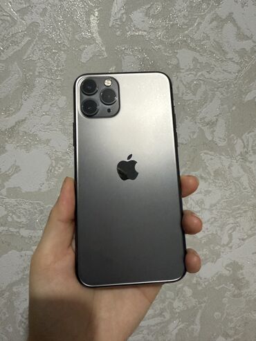 сотовый телефон ош: IPhone 11 Pro, Б/у, 256 ГБ, Серебристый, Чехол, 70 %