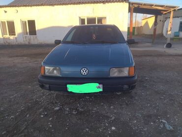 Volkswagen: Volkswagen Passat: 1988 г., 1.8 л, Механика, Бензин, Седан