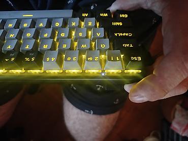 lil uredjaj: Mala E-YOOSO Z11 tastatura.
Ispravna — 1
