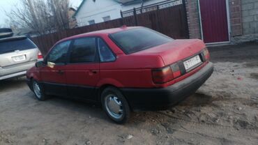 Volkswagen: Volkswagen Passat: 1990 г., 1.8 л, Механика, Бензин, Седан