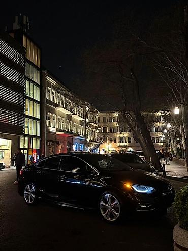 elektrikli maşınlar: Chevrolet Cruze Sedan – qara rəng, aerodinamik kuzov və LED ön/arka — 1