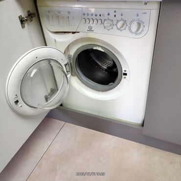 iwlenmiw paltaryuyan: Paltaryuyan maşın Indesit, 6 kq, İşlənmiş, Qurutmasız, Ünvandan götürmə