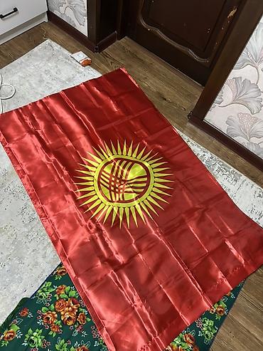 Флаг Кыргызстана - Ярко-красное полотно с центральным солнечным