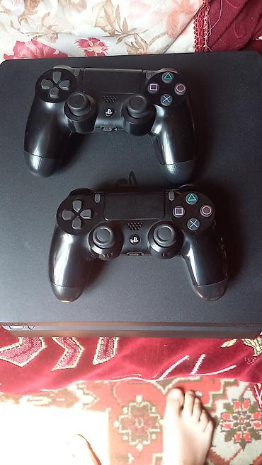 ps4 slim disk: PlayStation 4 Slim komplekt - Konsol: Sony PlayStation 4 Slim (qara — 5