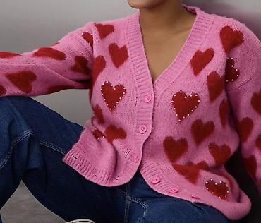 oversize jaket: Qadın kardiqanı – ürək naxışlı - Rəng: çəhrayı fon üzərində qırmızı — 1