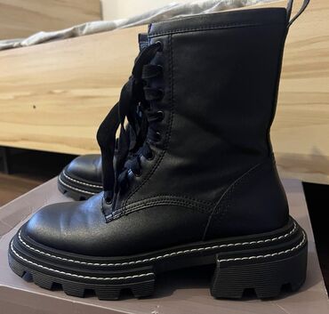 Botinka və botilyonlar: Charles&Keith, Ölçü: 36, rəng - Qara, Yeni