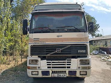belarus 82: Тягач, Volvo, 1994 г., Тентованный — 2