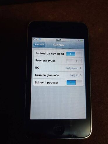 IPod i MP3-plejeri: Odlicno ocuvan i provereno ispravan Apple iPod Touch 8GB Baterija — 9