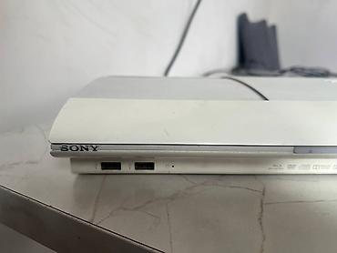 PS3 (Sony PlayStation 3): PlayStation 3 Super Slim (белая) Комплект: - Консоль PS3 Super Slim — 4