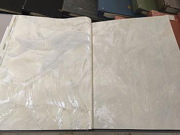 Dekorativ divar kağızı kataloqu – parıltılı teksturalı krem rəng