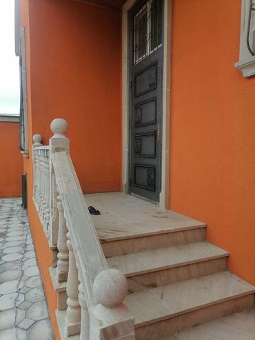 Həyət evləri və villaların satışı: Satılır: həyət evi - Ümumi təsvir: Tək mərtəbəli, eyvanlı həyət evi — 15