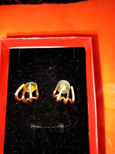 Kəmərlər: Qızılı rəngdə, daşlı qadın sırğası - Model: qulağı qismən qucaqlayan U — 26