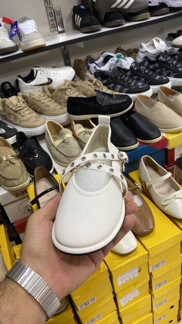 Ayaqqabılar: Məhsul: Kişi və qadın ayaqqabıları – gündəlik və stil kombinasiyası — 13