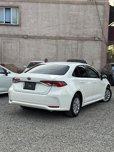 Toyota: Toyota Corolla: 2022 г., 1.8 л, Вариатор, Гибрид, Седан — 2