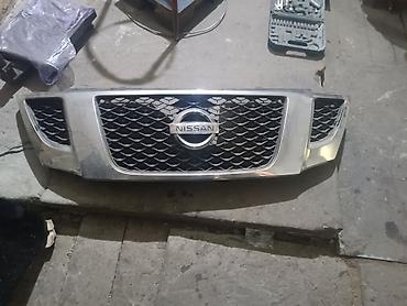 pasat b5: Решетка радиатора Nissan 2010 г., Б/у, Оригинал — 1