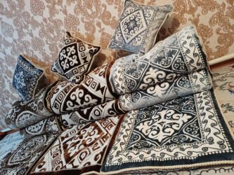 обмен старого матраса на новый: Жер төшөк 1шт 3500сом Падушка 1шт 350сом (материал "Мадонна") Ичи таза