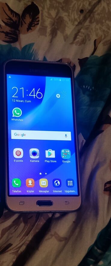 tikanlı tel: Samsung Galaxy J3 2016, 8 GB, rəng - Qara, Düyməli, Sensor, İki sim kartlı