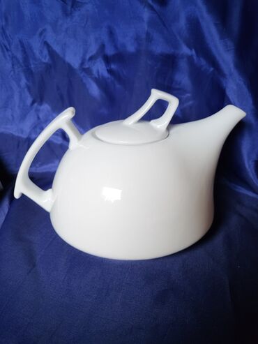 Čajnici: Cajnik nov sa stalkom,grejac,pun poreclan Nemacka. Cajnik pun — 9