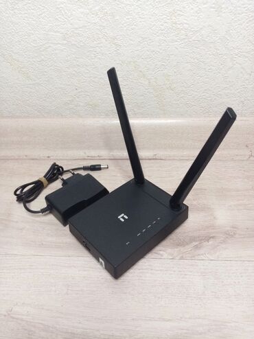 Модемы и сетевое оборудование: Двухдиапазонный AC1200 WiFi роутер Netis N4. Хорошее состояние