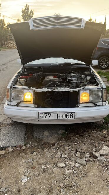 Mercedes-Benz: Mercedes-Benz W124: 2.2 l | 1994 il Sedan — 3