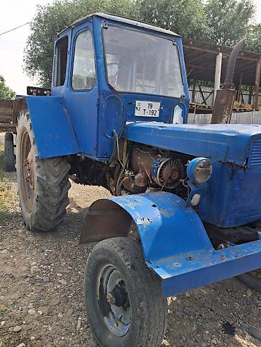 vito 646 motor: Mavi rəngli təkərli traktor Xüsusiyyətlər: - Kabinəli konstruksiya — 2