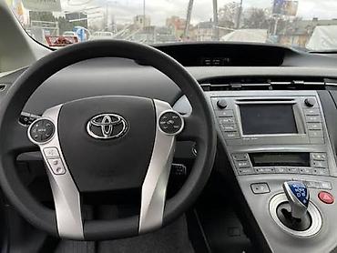 lada 9: Toyota Prius (XW30), белый, гибридный хэтчбек 5 дв. Основные — 2