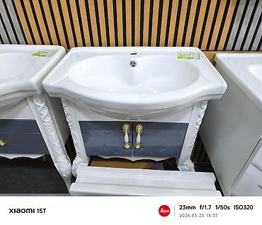 Hamam dolabları: Vanna otağı üçün keramik lavabolu şkaf - Material: parlaq ağ keramika — 1