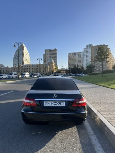 Mercedes-Benz: Mercedes-Benz E-Class: 2 l | 2010 il Sedan — 9