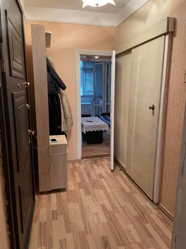 Ofislər: Ofis Nizami metrosunun yanında,. Sahəsi 70kv. Əşyalarla birlikdə — 4