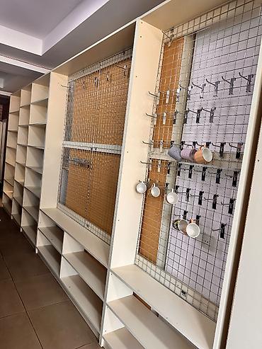 Оборудование для магазинов: Mağaza üçün vitrin stendi və şəbəkəli asma sistemi - Modul tipli — 2