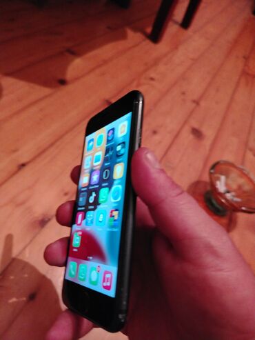 iphone 12 irşad: IPhone 7, 32 GB, Qara, Barmaq izi