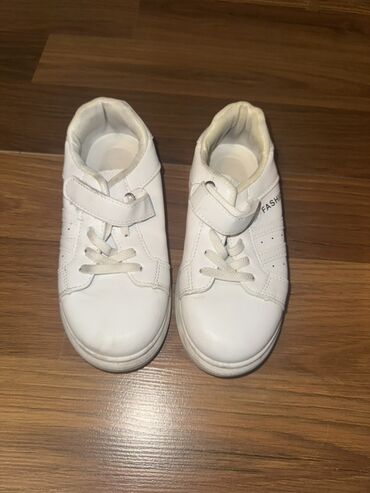 Платья: Uşaq üçün ağ idman ayaqqabısı - Rəng: ağ - Model: klassik sneaker -