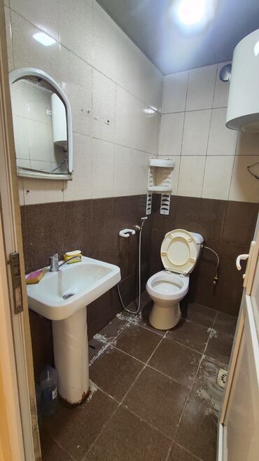 Uzunmüddətli kirayə mənzillər: Komsamol dairesinde. piyada keçidin yanında. 24 saat oba marketin — 11