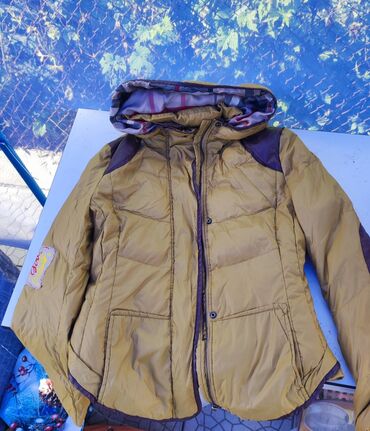 uniqlo куртка: Осенняя куртка в отличном состоянии, размер S