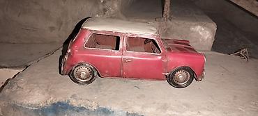 retro gramofon: Metaldan hazırlanmış klassik Mini Cooper üslublu model avtomobil — 3