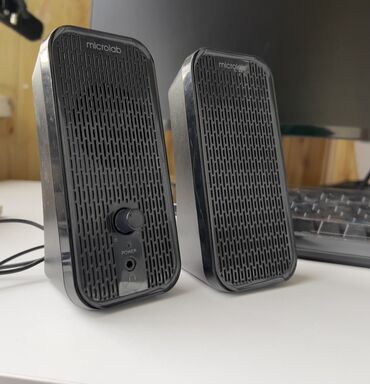 колонка компьютер: Пара компактных колонок Microlab B55 в черном корпусе. Подключение