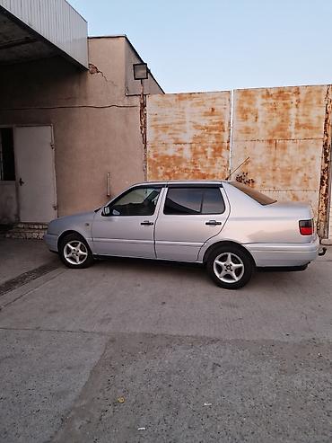 Транспорт: Volkswagen Vento: 1996 г., 2 л, Механика, Бензин, Седан — 8