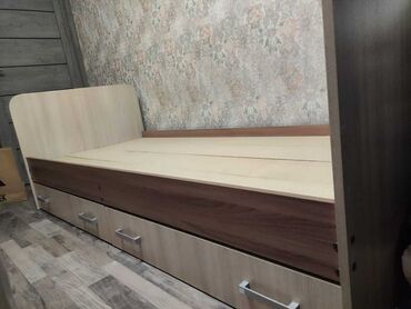 Односпальные кровати: Односпальная кровать, Б/у, С ящиком для хранения, ЛДСП, длина - 200 см
