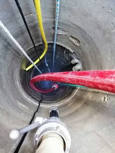 Usluge u domaćinstvu: Crpljenje vode iz bazena rezervoara poplavljenih podrucja . Pokrivamo — 8